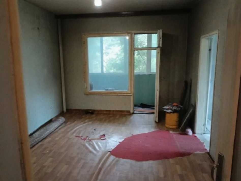 Тристаен апартамент в район „Кючук Париж“, до парк „Белите брези“