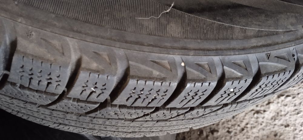 Продам комплект зимней резины