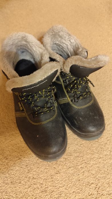 Продам рабочии ботинки