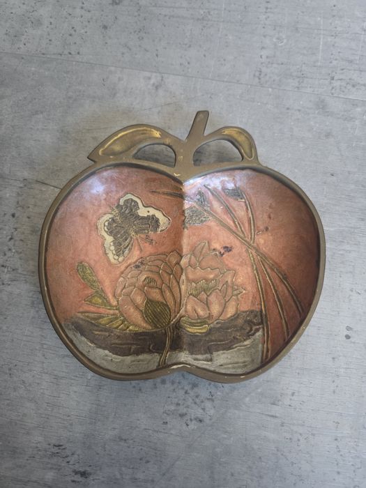 Месингова рисувана купичка за ядки