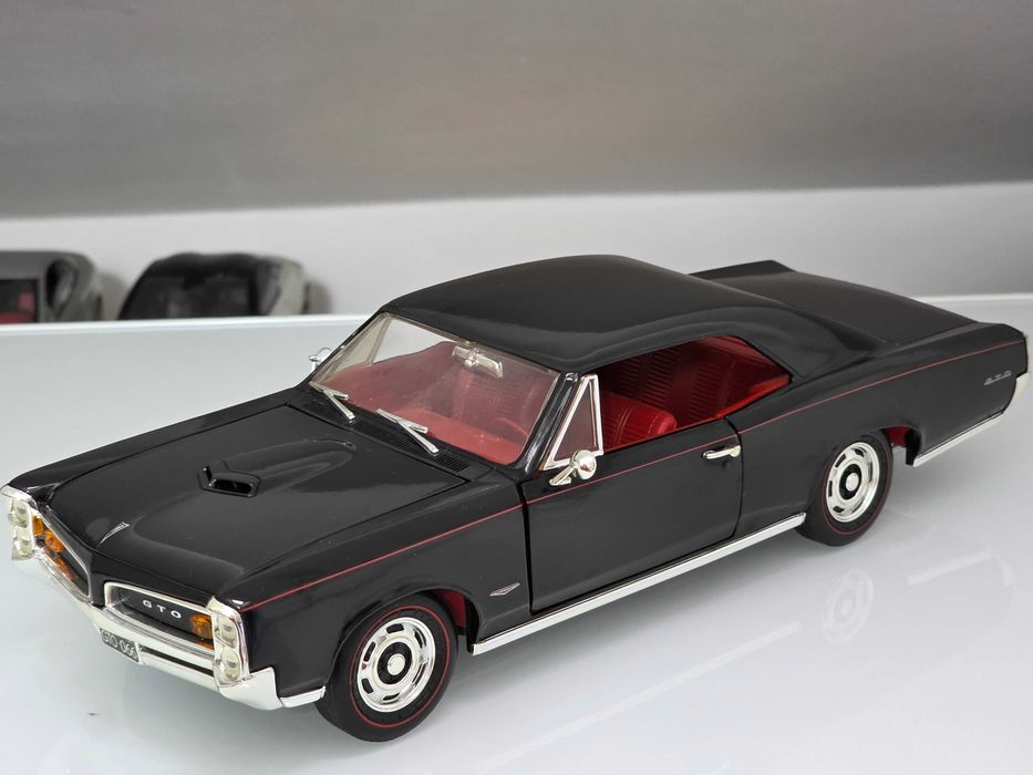 Macheta Auto 1/18 ERTL 1966 Pontiac GTO Black Red