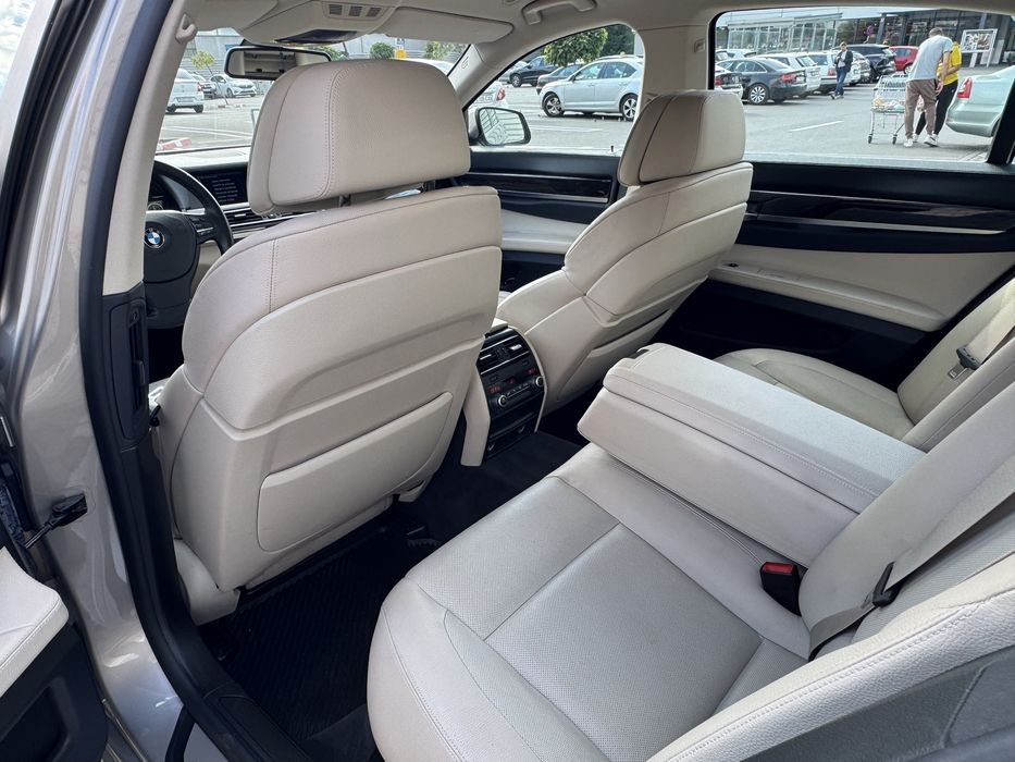 BMW SERIA 7 740d xDrive L– 146.000 km – impecabil, fără accidente