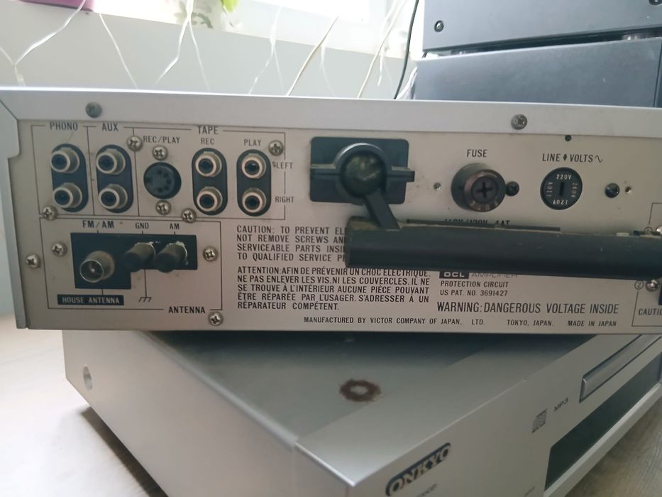 Vind tuner amplificator JVC in perfecta stare.