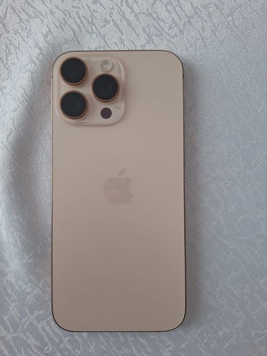 Vând Iphone 16 pro max, prețul este negociabil