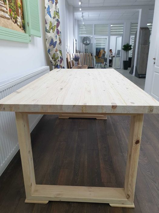 Producem Blat lemn masiv pin dupa dimensiunea clientului.