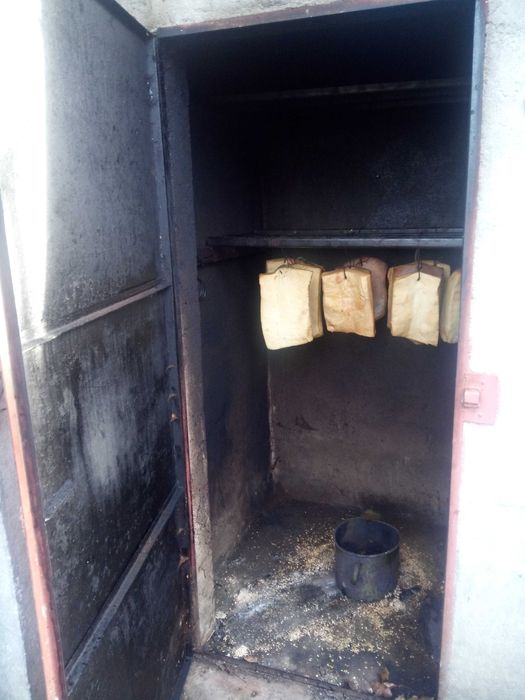 Închiriez afumătoare sau ofer servicii.