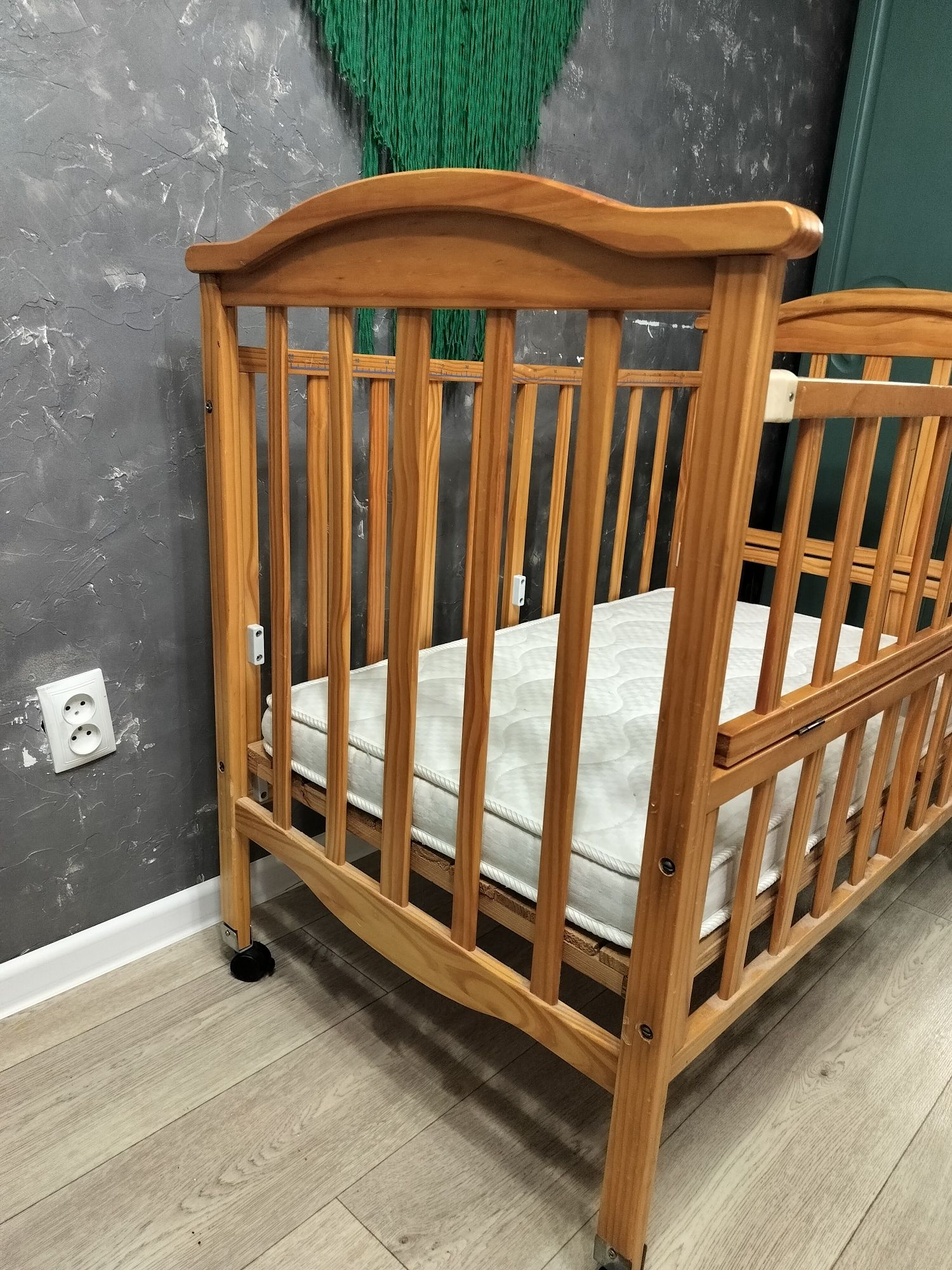 Продам детскую кроватку