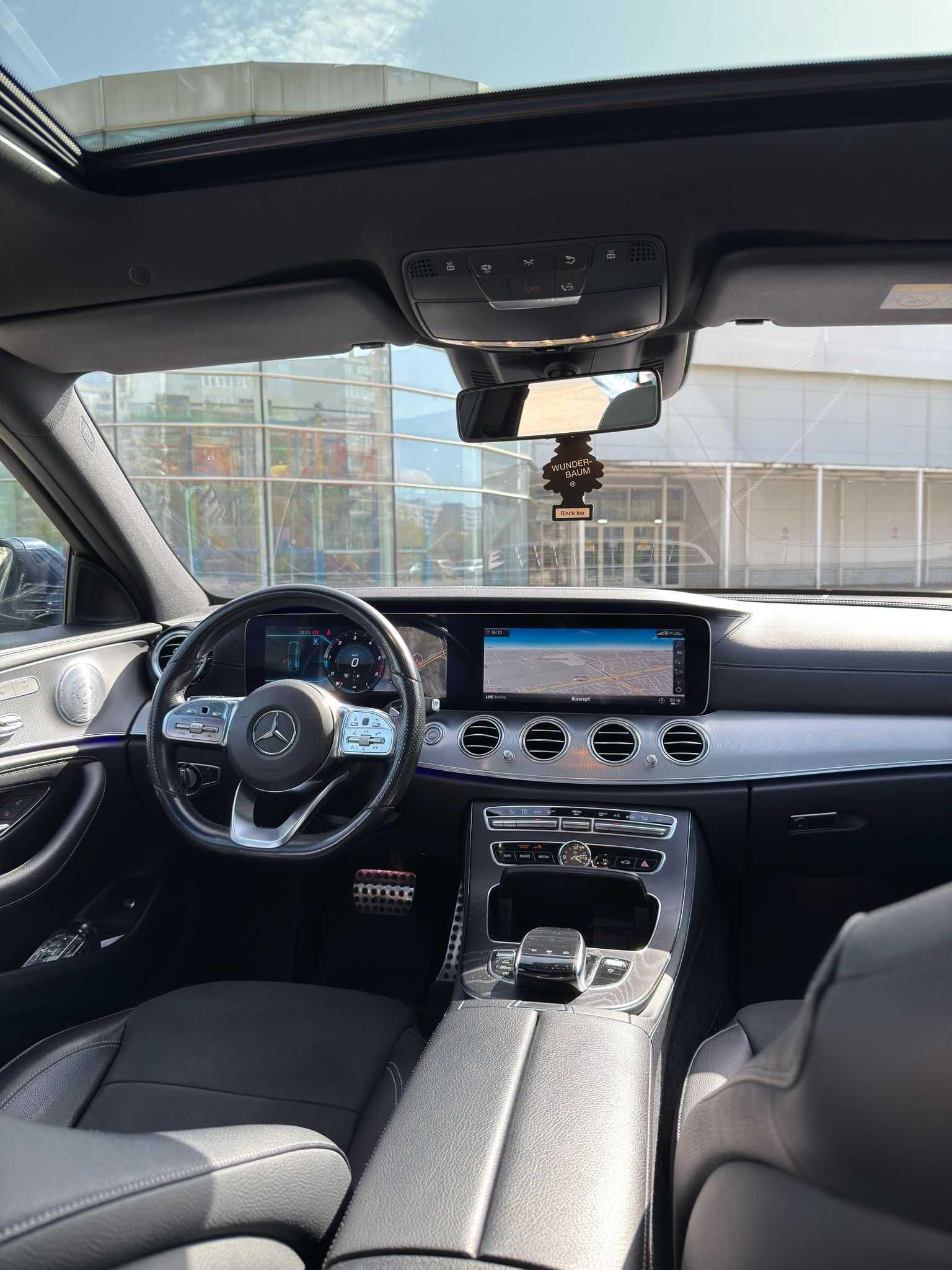 Mercedes-Benz E 220 d 4Matic AMG Line - Un an garantie