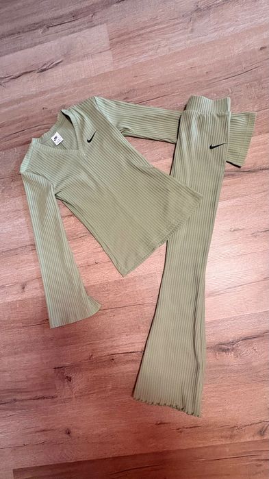 Спортен есенен екип – блуза и панталон, размер XS NIKE