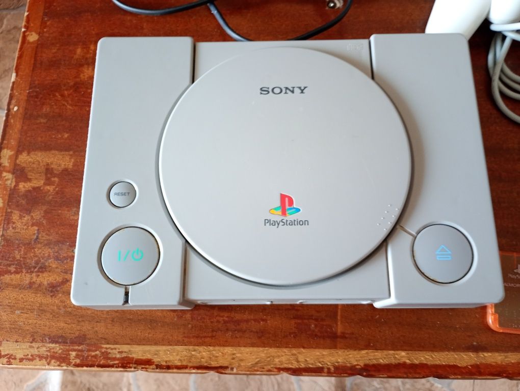 Playstation 1 + 1 джойстик + memory карта