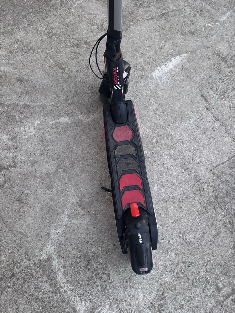 Ел.тротинетка Aprilia