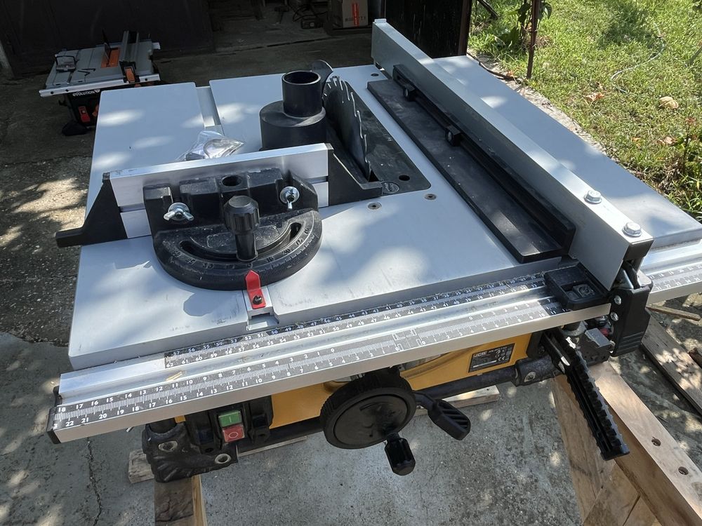 Fierastrau circular cu masa JCB 210JS 1500 W