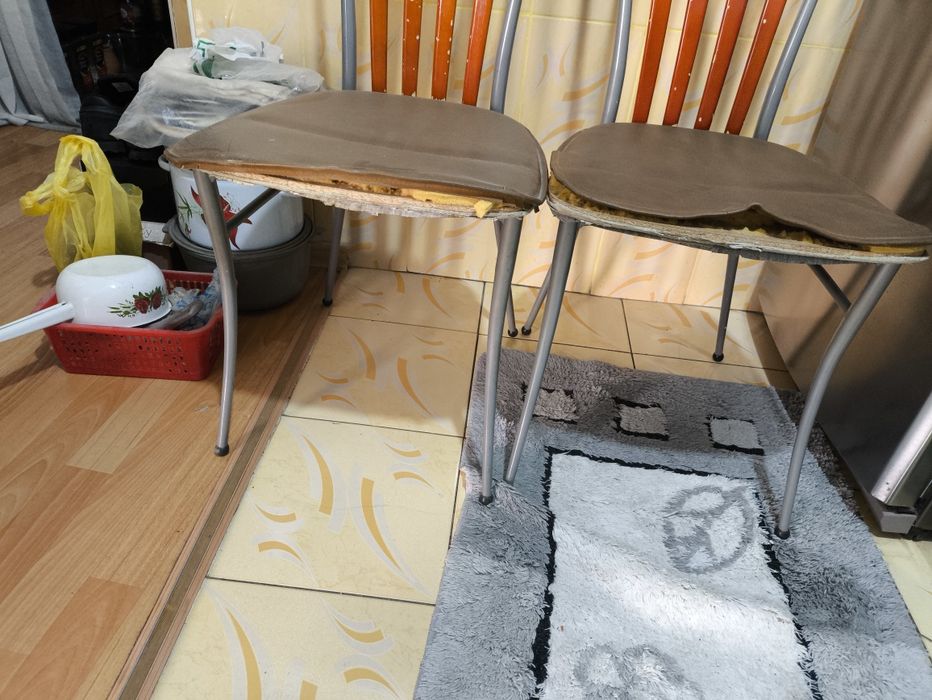 Два  крепких стула