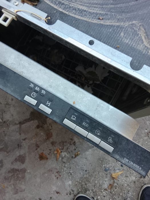 Посудамоечная машина рабочая но требует чистки