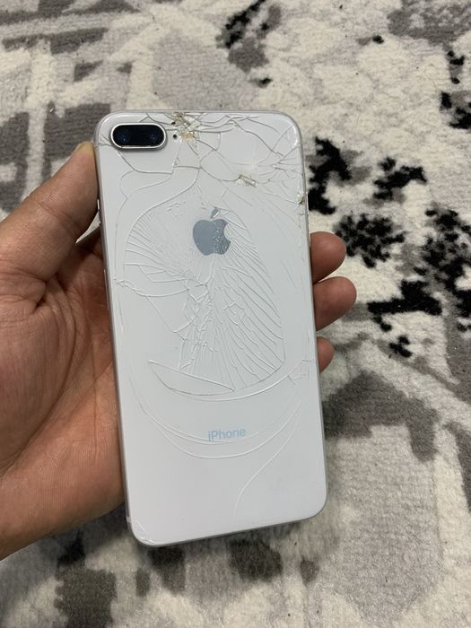Iphone 8+ 64/85 orqasi singan zor holatda