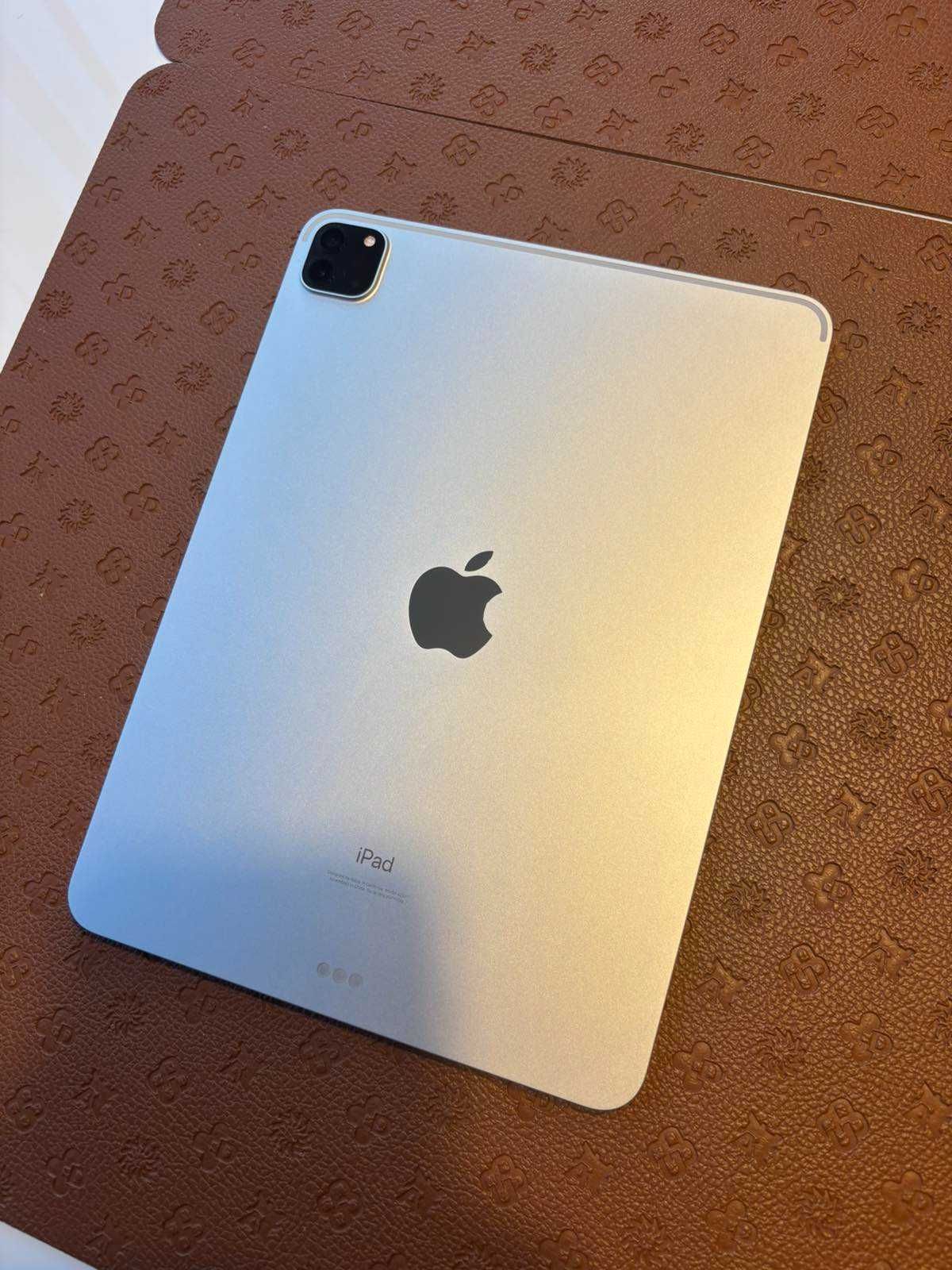 iPad Pro, 11-inch, 3rd GEN, 256GB/8GB с каъв и писалка