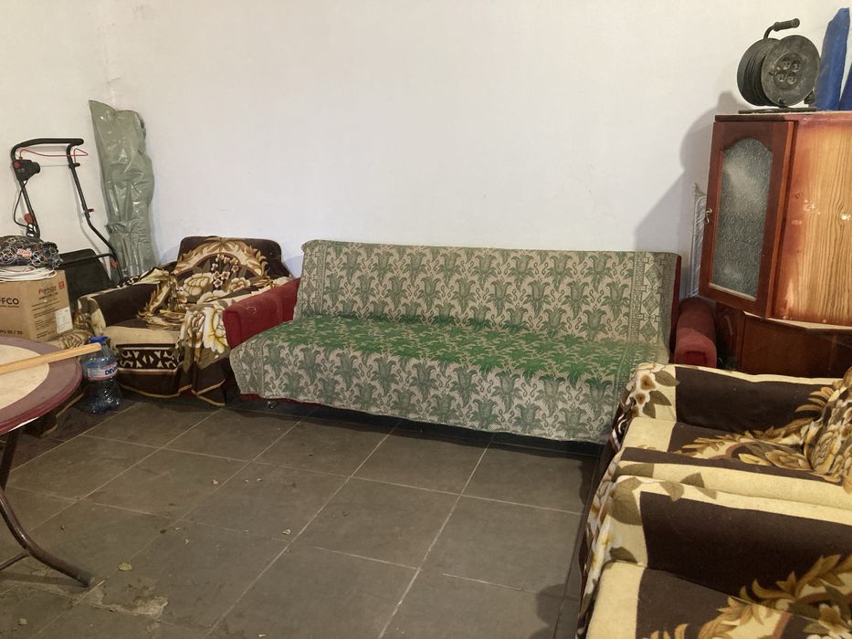 Продавам диван