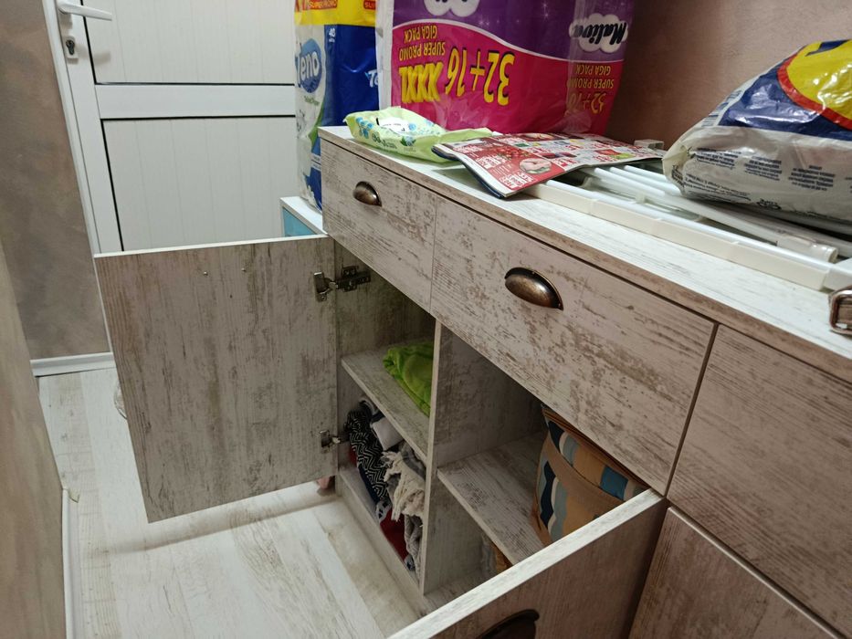 Продавам скрин.Чисто нов