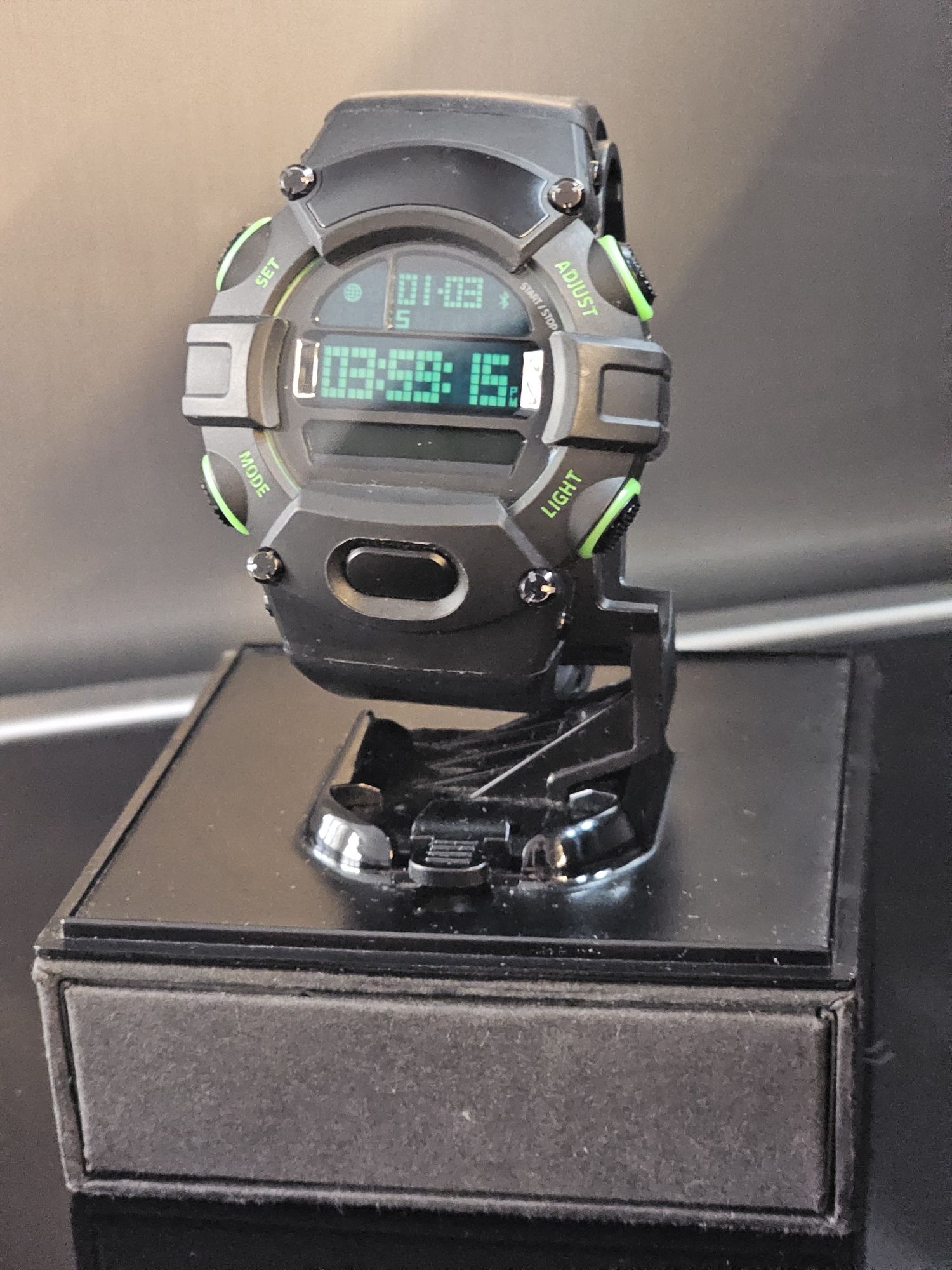 Часовник Razer Nabu