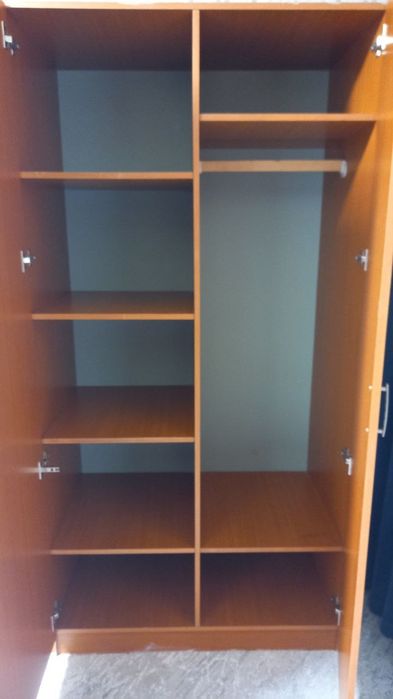 Shkaf sotiladi baquvat shkaf