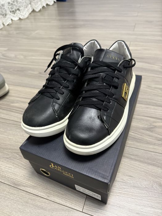 Adidasi Guess negri
