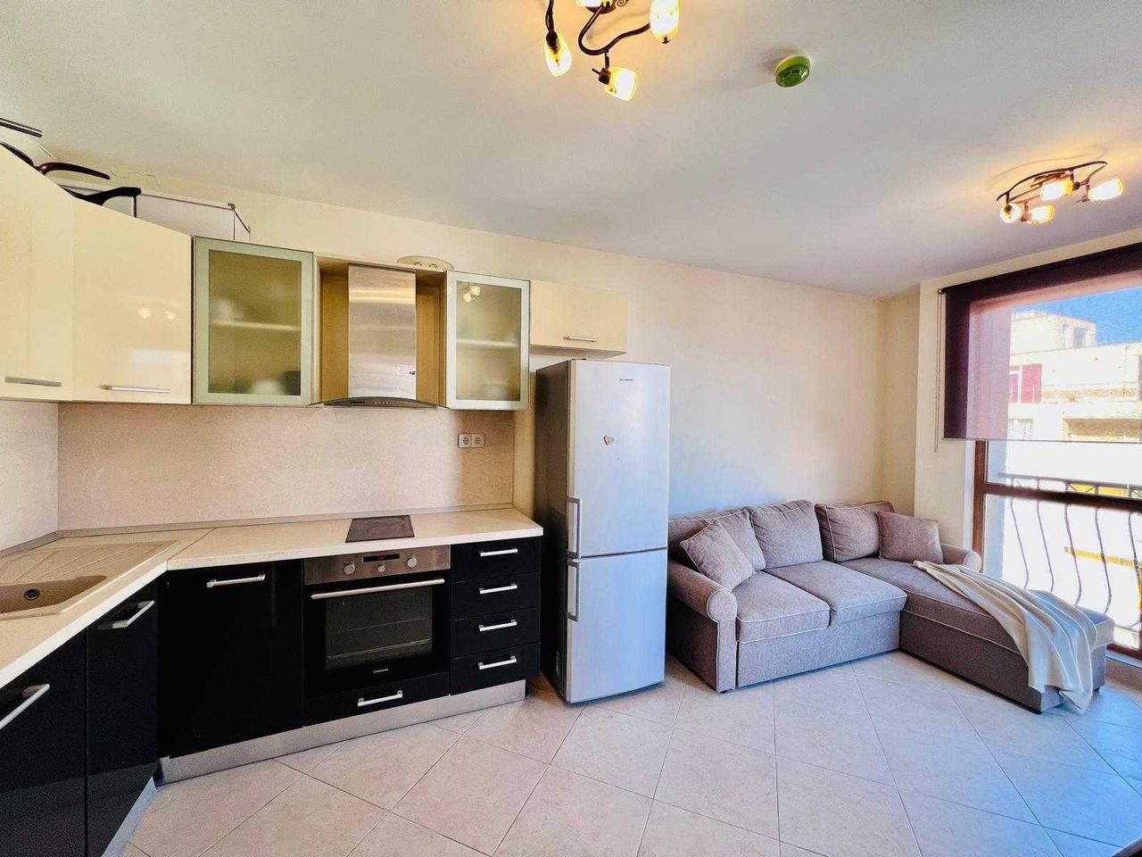 Продава се Тристаен апартамент в к.к. Слънчев бряг - 70 кв.м за 1572 €/кв.м - Снимка #1