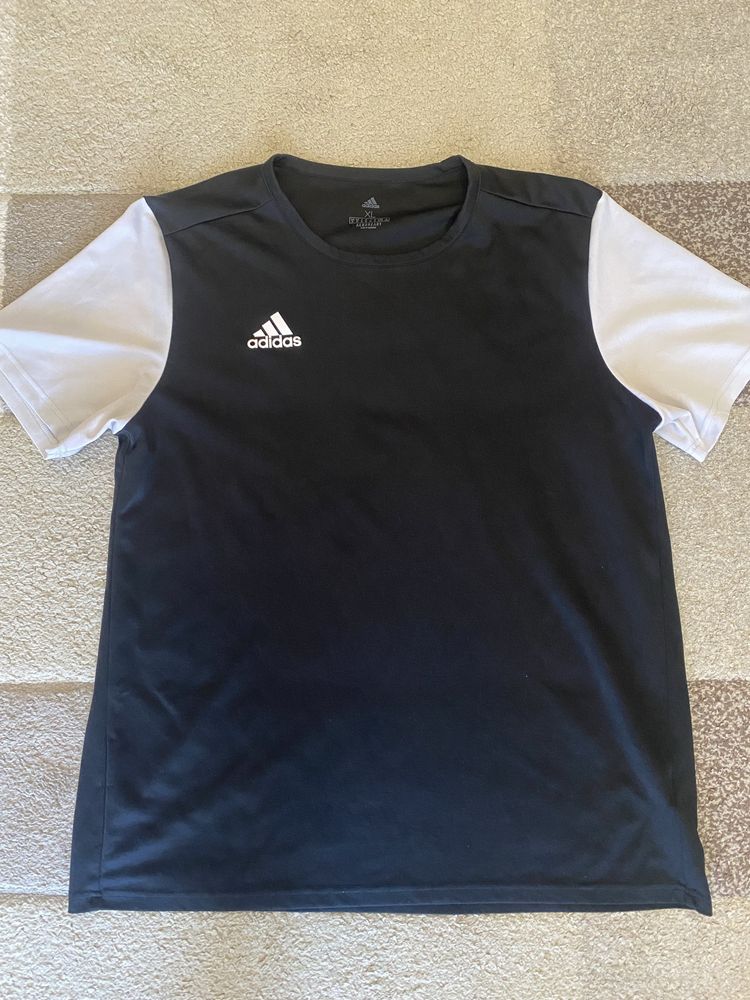 Тениска Adidas размер XL лека материя запазвна