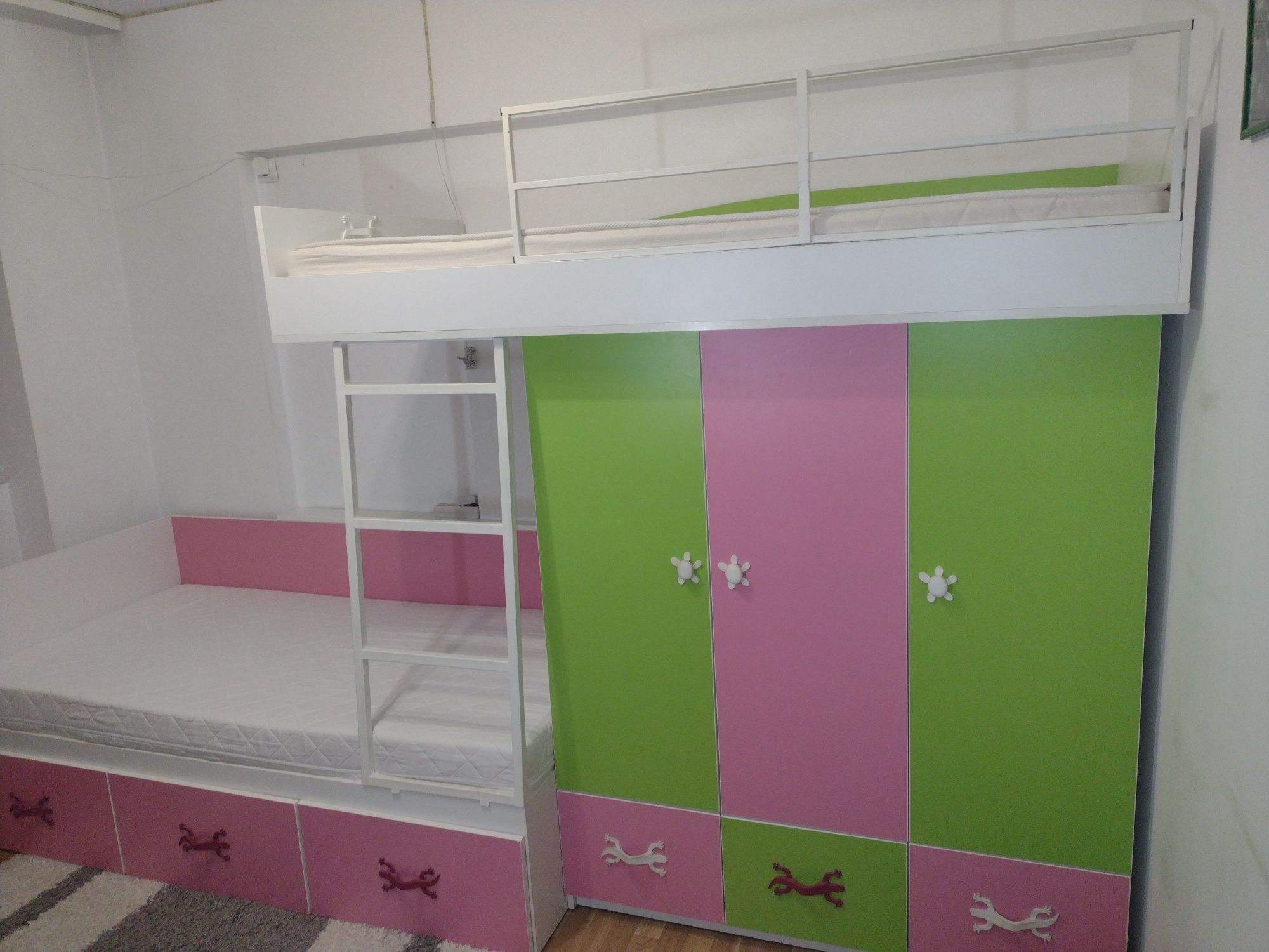 Mobilă dormitor copii cu paturi etajate