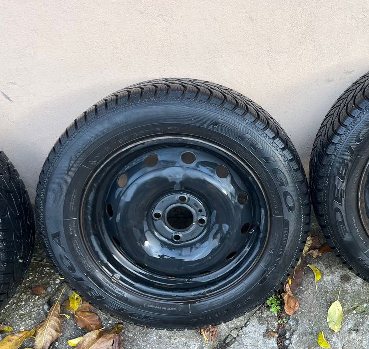 Anvelope/ cauciucuri cu jenti de iarnă 185 65 R15 puțin folosite