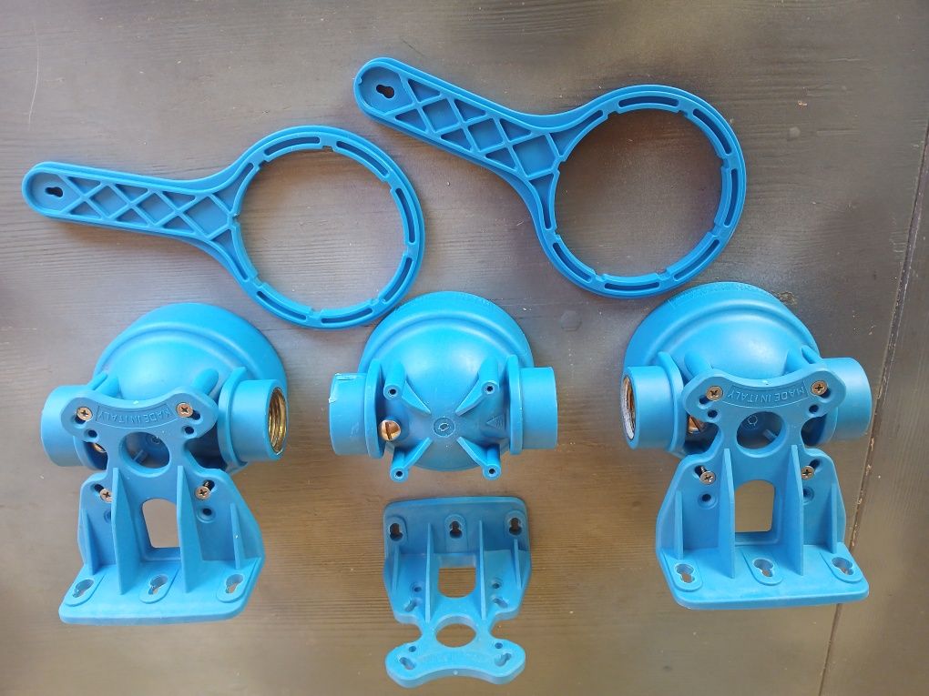 Три Филтъра за вода 10” BLUE COMPLETE 1″ с ключ и конзола