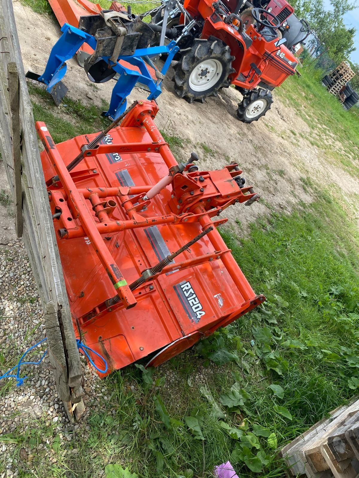 Vând tractor kubota B40 4x4