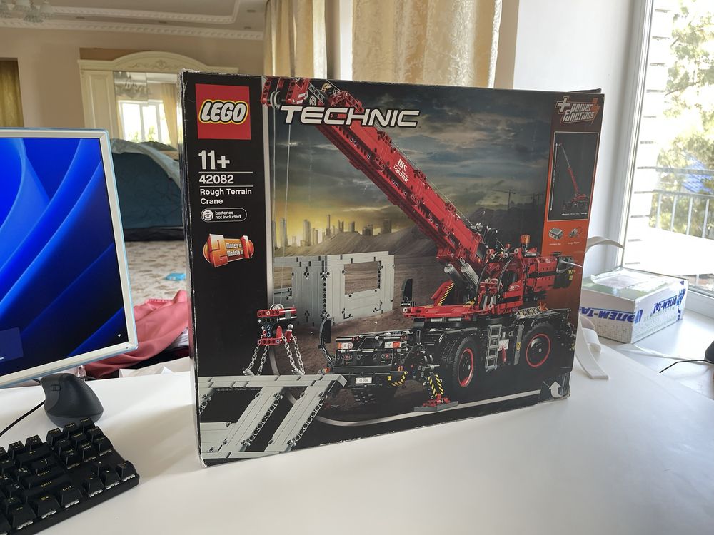 Подъемный кран LEGO Technic (42082)