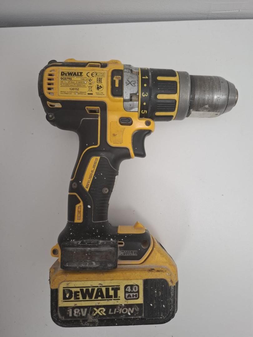 Masina de gaurit si insurubat cu acumulator DeWALT DCD795 -P-
