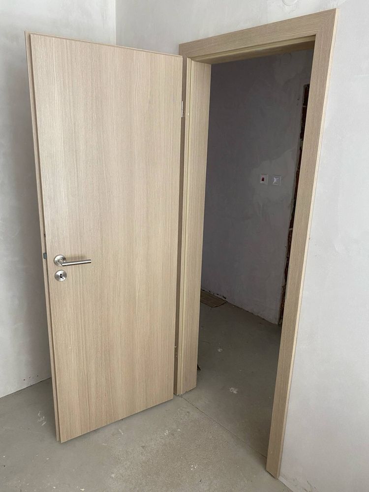 Интериорна врата 70/200 с каса и брава