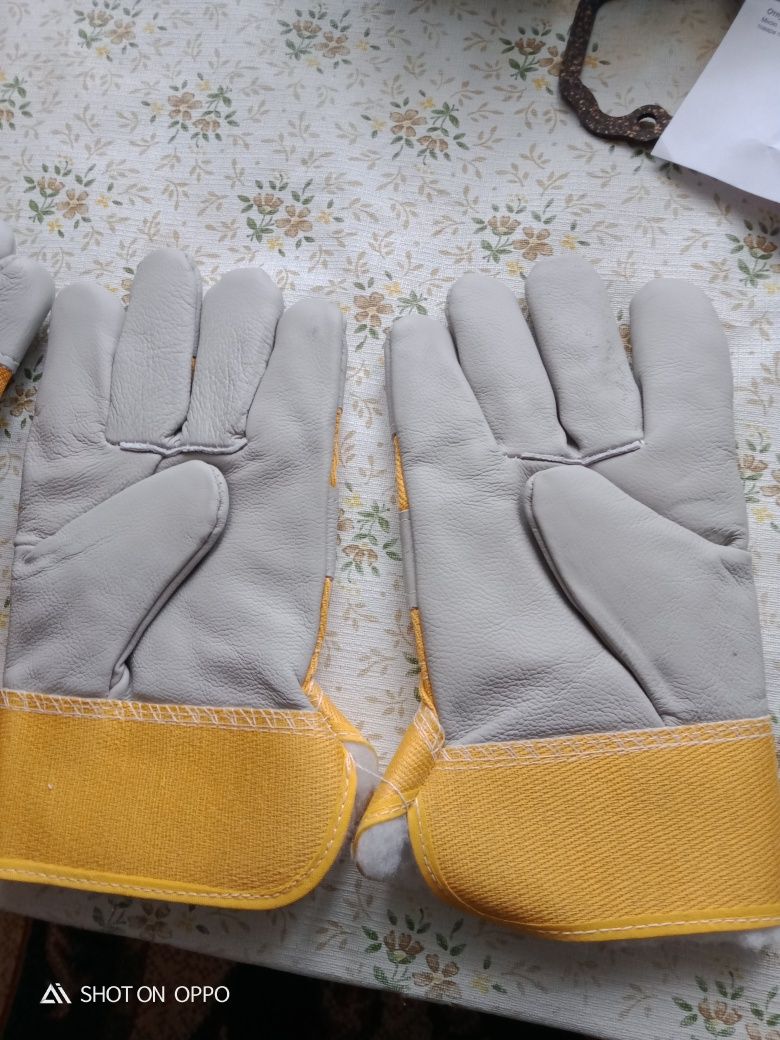 Продам зимние рабочие перчатки.