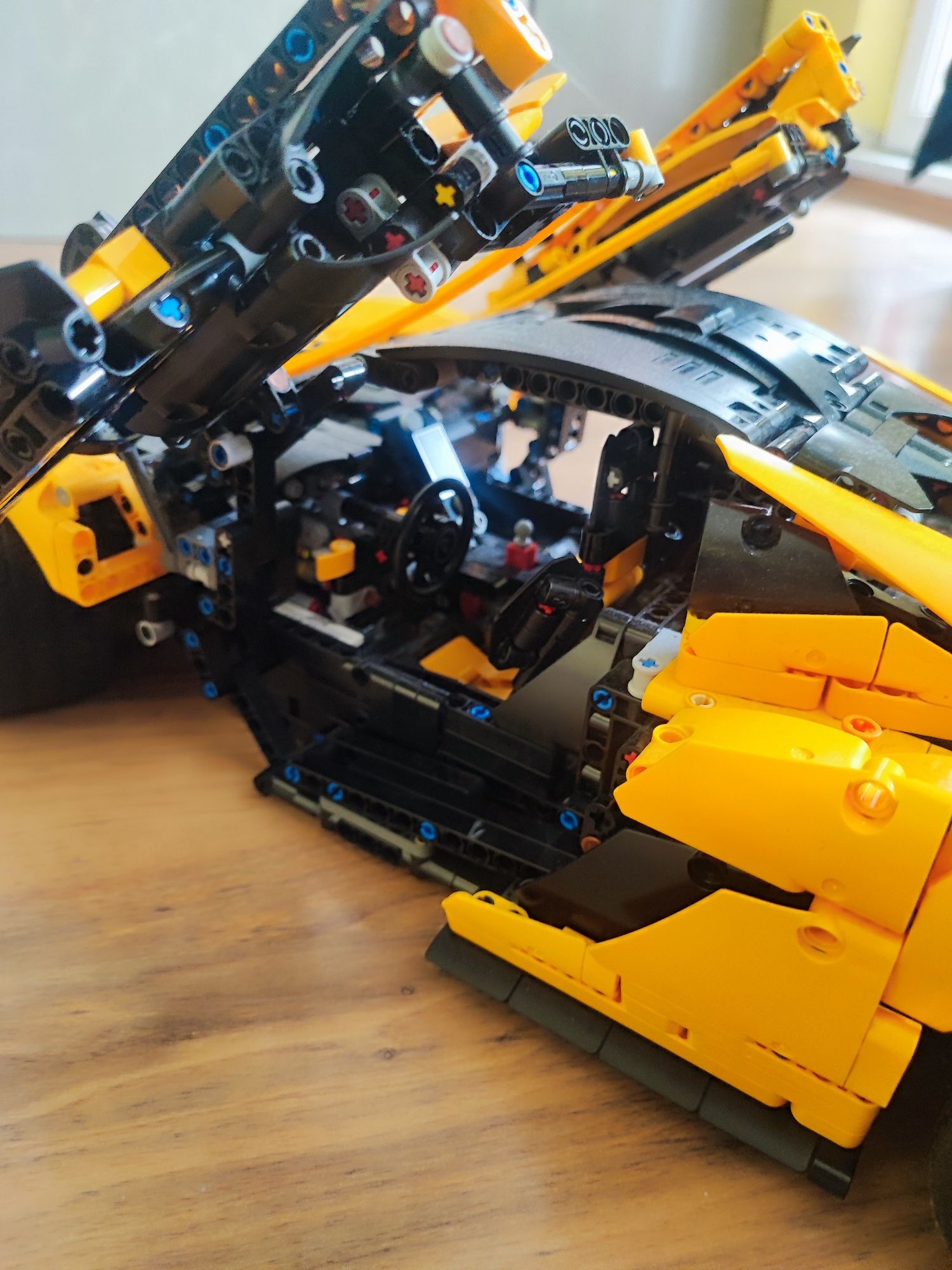LEGO® Technic McLaren P1 ™ в мащаб 1:8