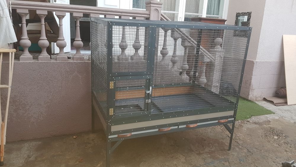 Продаеться  новая  клетка  для  животных   папугаев   белок