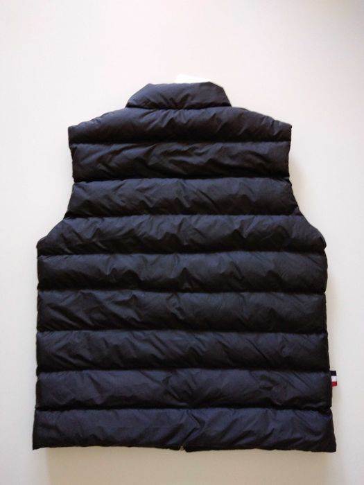 Vesta small logo black cu puf de gasca masura M L si XL