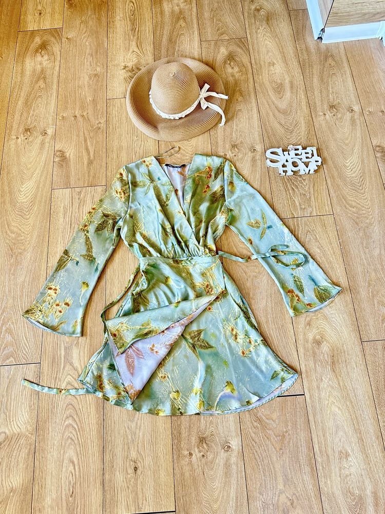 Разкошна лятна рокличка Zara