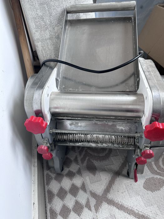 Продам тестораскатку и лапшерезку за 40000тнг