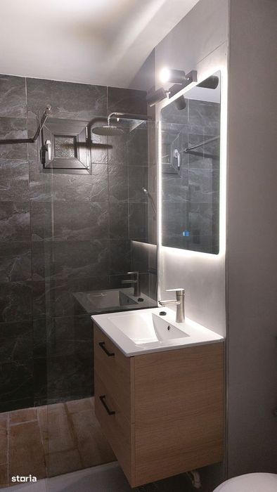 Apartament 2 cam balcon 7 m, renovat 2025, Central Roman, 66.900 EUR