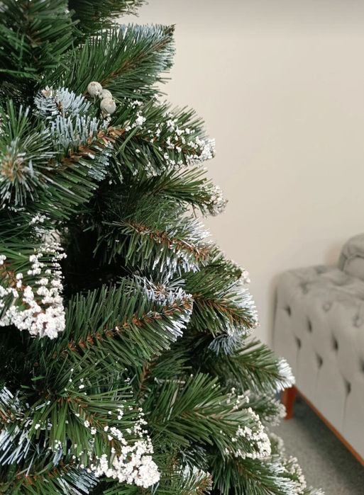 Brad de Craciun artificial inzapezit 1.80m