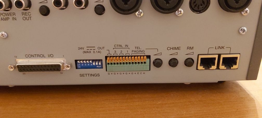 Vând amplificator multifuncțional de sistem TOA 2215