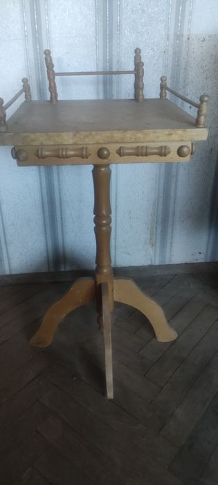 Винтидж масичка от дърво