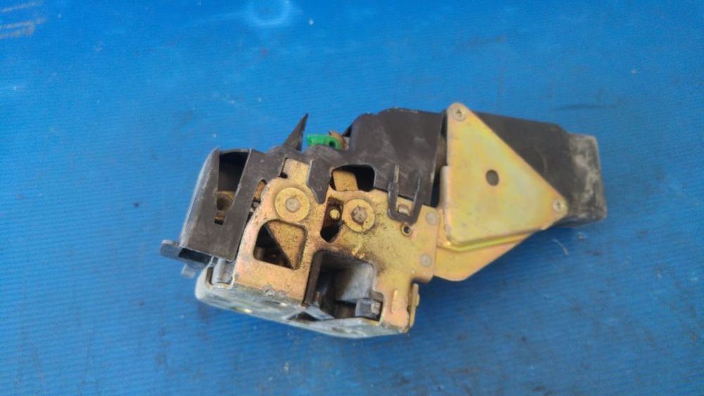 broasca iala usa stanga fata mitsubishi space star 2002