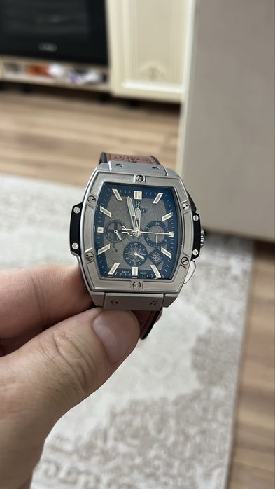 HUBLOT часы новые