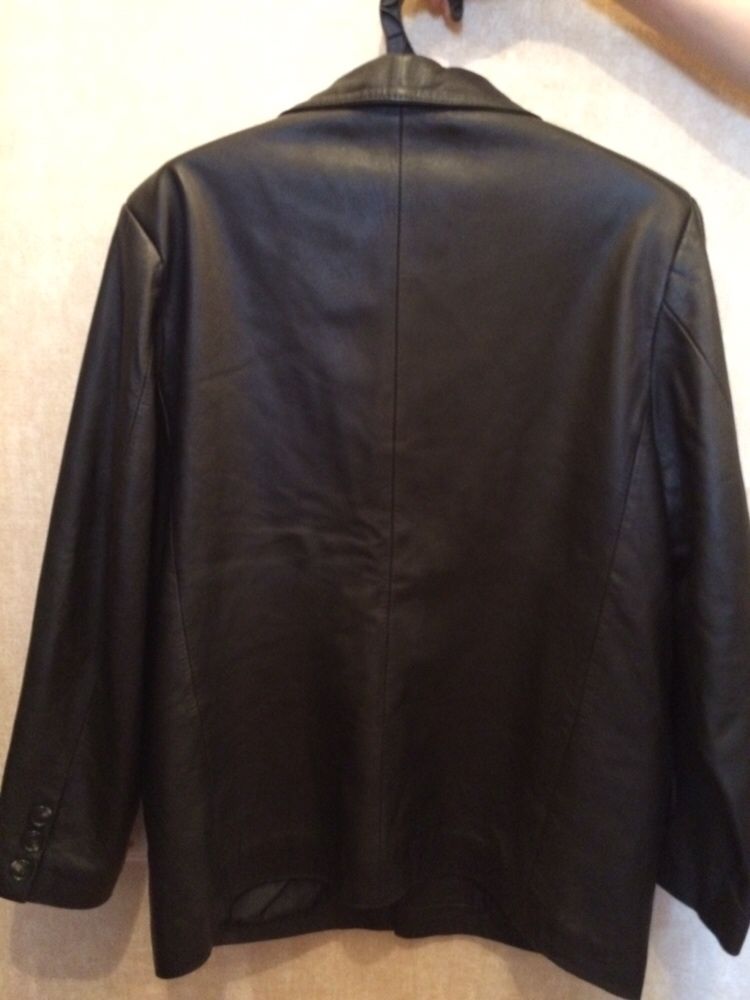 Кожаный мужской пиджак в отличном состоянии размер 50