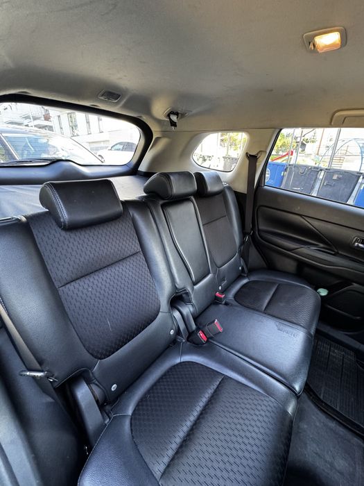 Vand / Schimb Mitsubishi Outlander mai multe poze si video in privat