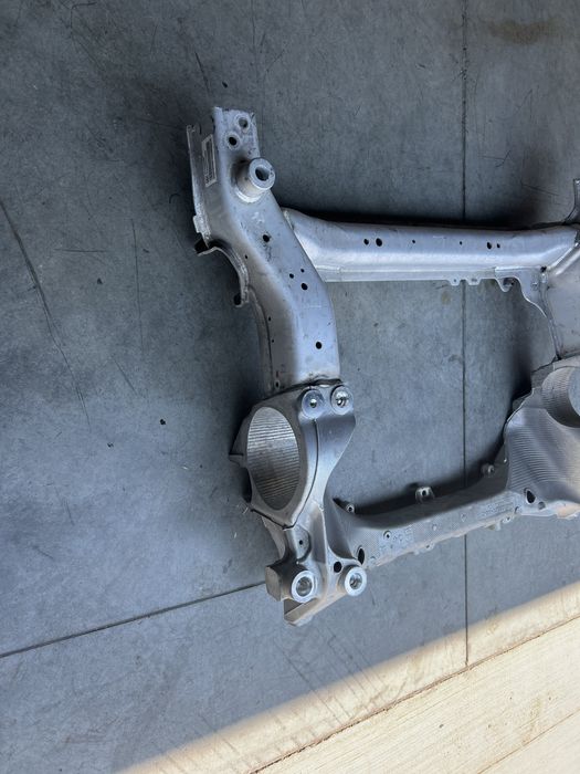 Punte fata - cadru motor H Mercedes GLC W254