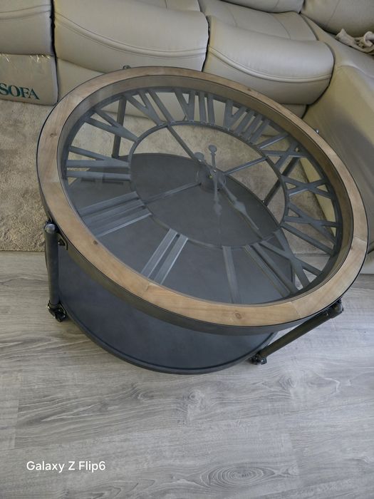 Холна маса часовник